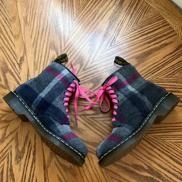 Custom Dr Martens Castel Boots Pink & Gray Plaid Wool Custom Pink Laces Size 10 - Picture 11 of 15